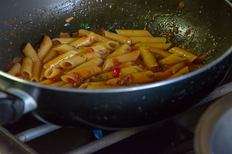 Penne all'arrabbiata preparazione